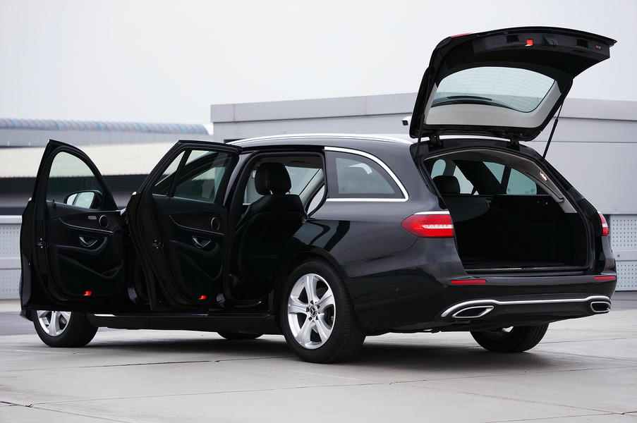 Geniş bagajlı VIP transfer aracı